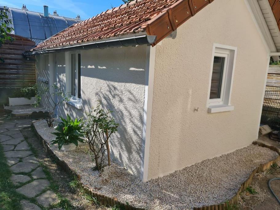 Petite Maison Cosy Dans Un Jardin. Ермон Екстериор снимка